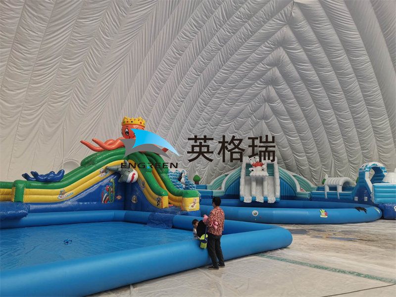 氣膜館與水上樂園，一種奇妙的搭配